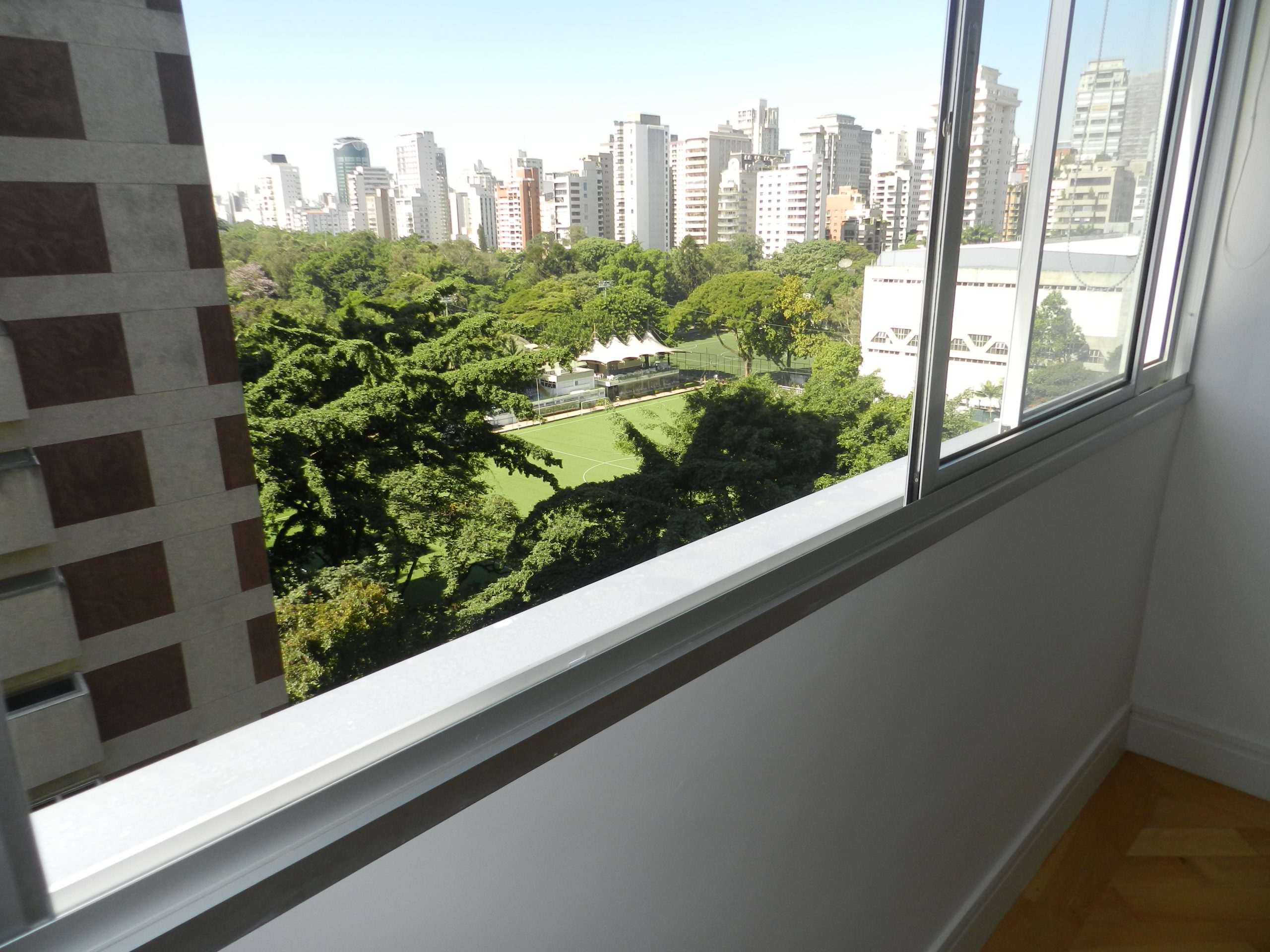 Apartamento à Venda com Vista para o Clube Pinheiros – Totalmente reformado – 2 suítes