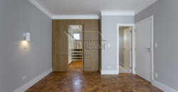 Apartamento Exclusivo à Venda no Itaim: 138m², 2 dormitórios (1 suíte) e sala de TV.