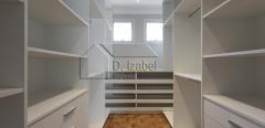 Apartamento Exclusivo à Venda no Itaim: 138m², 2 dormitórios (1 suíte) e sala de TV.