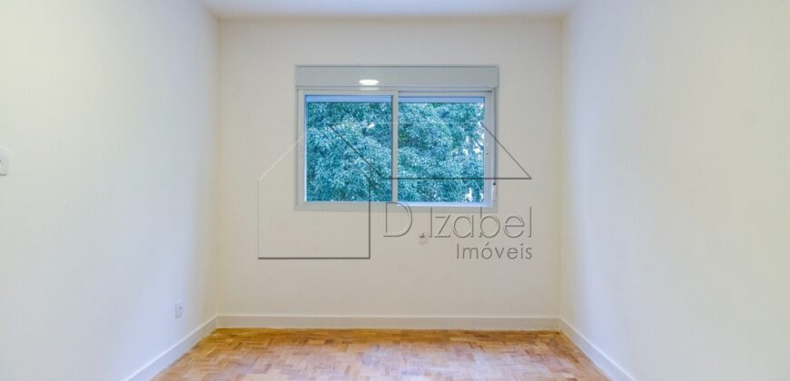 Apartamento totalmente reformado à venda no charmoso bairro de Higienópolis, com 143 m² de área útil.